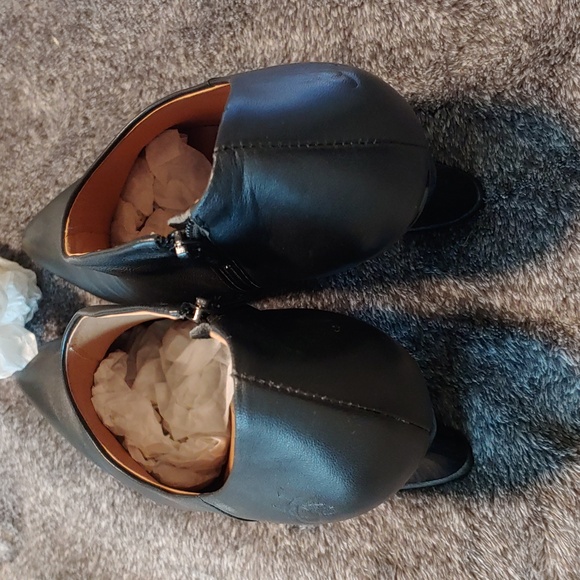 John Fluevog women bootie heel in good condition please see in photos - Picture 2 of 10